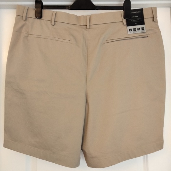 NWT Sz 42 BR Men's 9" Aiden Core Temp Khaki Shorts - Picture 2 of 11